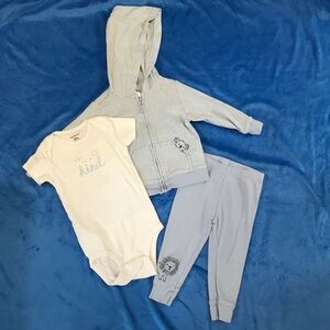 Carter’s Baby Boy 3 Piece Bodysuit and Pant Set Size 12 Months